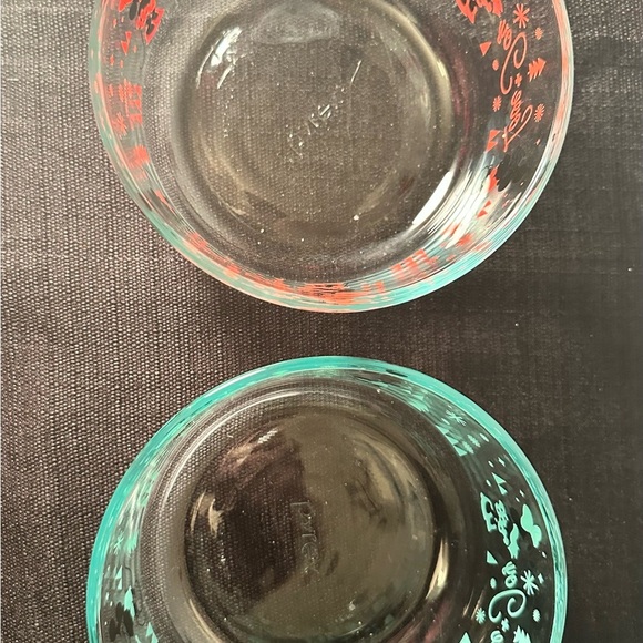 Two Mickey And Minnie Pyrex Bowls No Lids - Picture 3 of 5